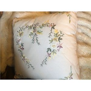 18” Square Pillow Ribbon Embroidered Floral Cream Color New Victorian.

Heart